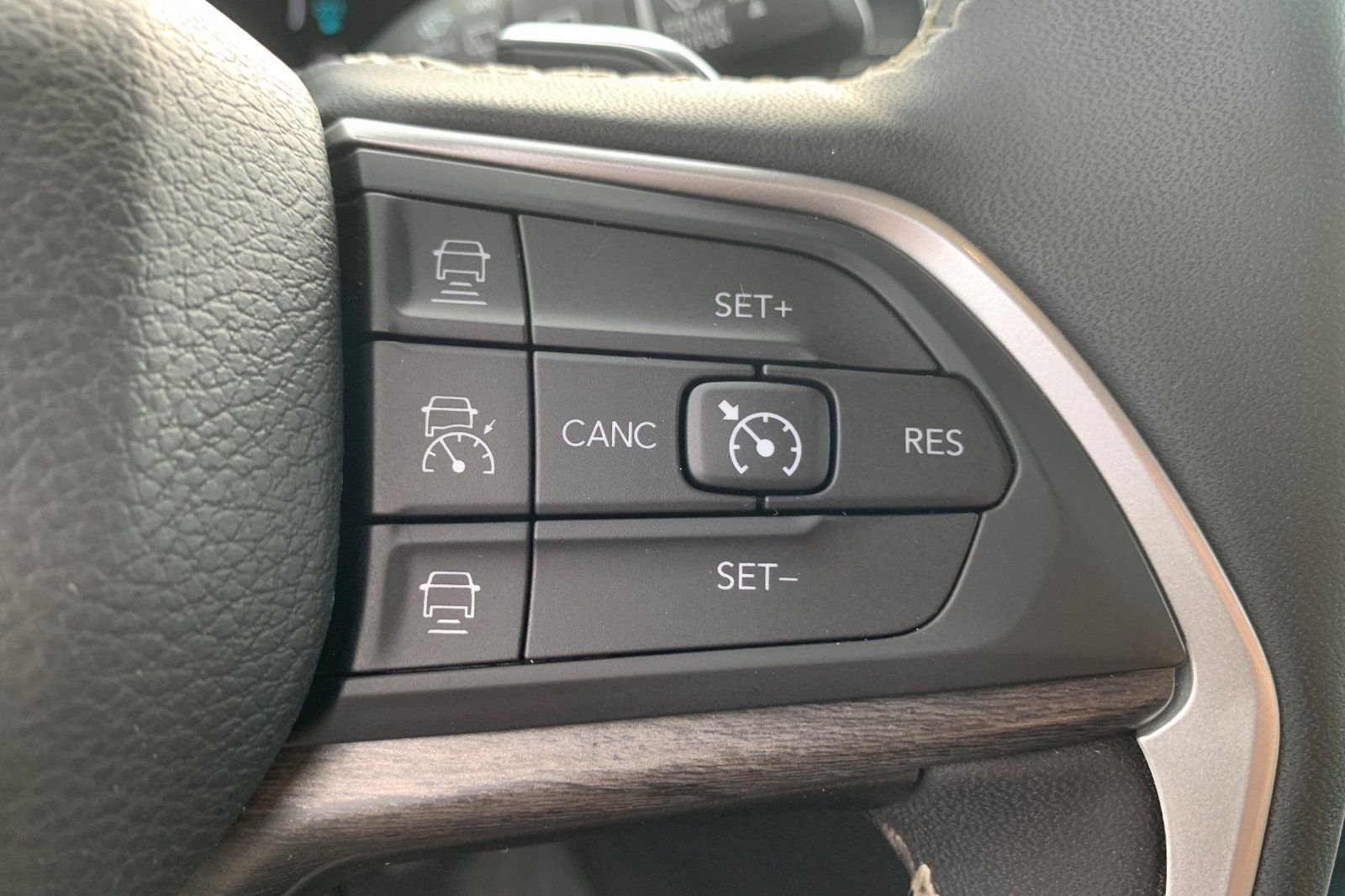 Used 2024 Silver Jeep 4xe image 32