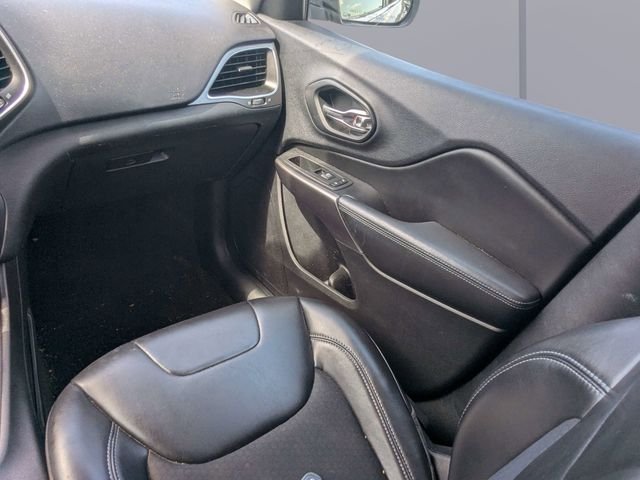 Used 2019 Silver Jeep Latitude Plus image 16