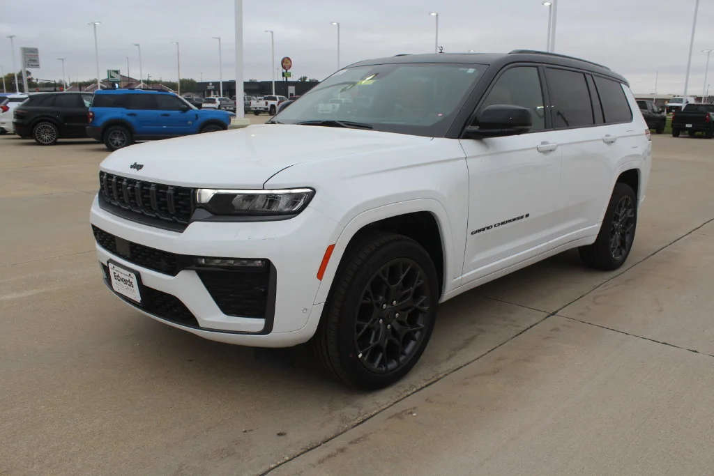 New 2027 Bright White Clear-Coat Paint Jeep Summit image 7