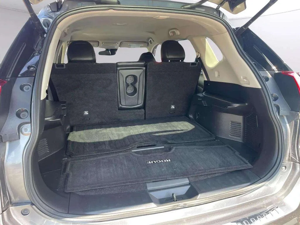 Used 2018 Gun Metallic Nissan SL image 19