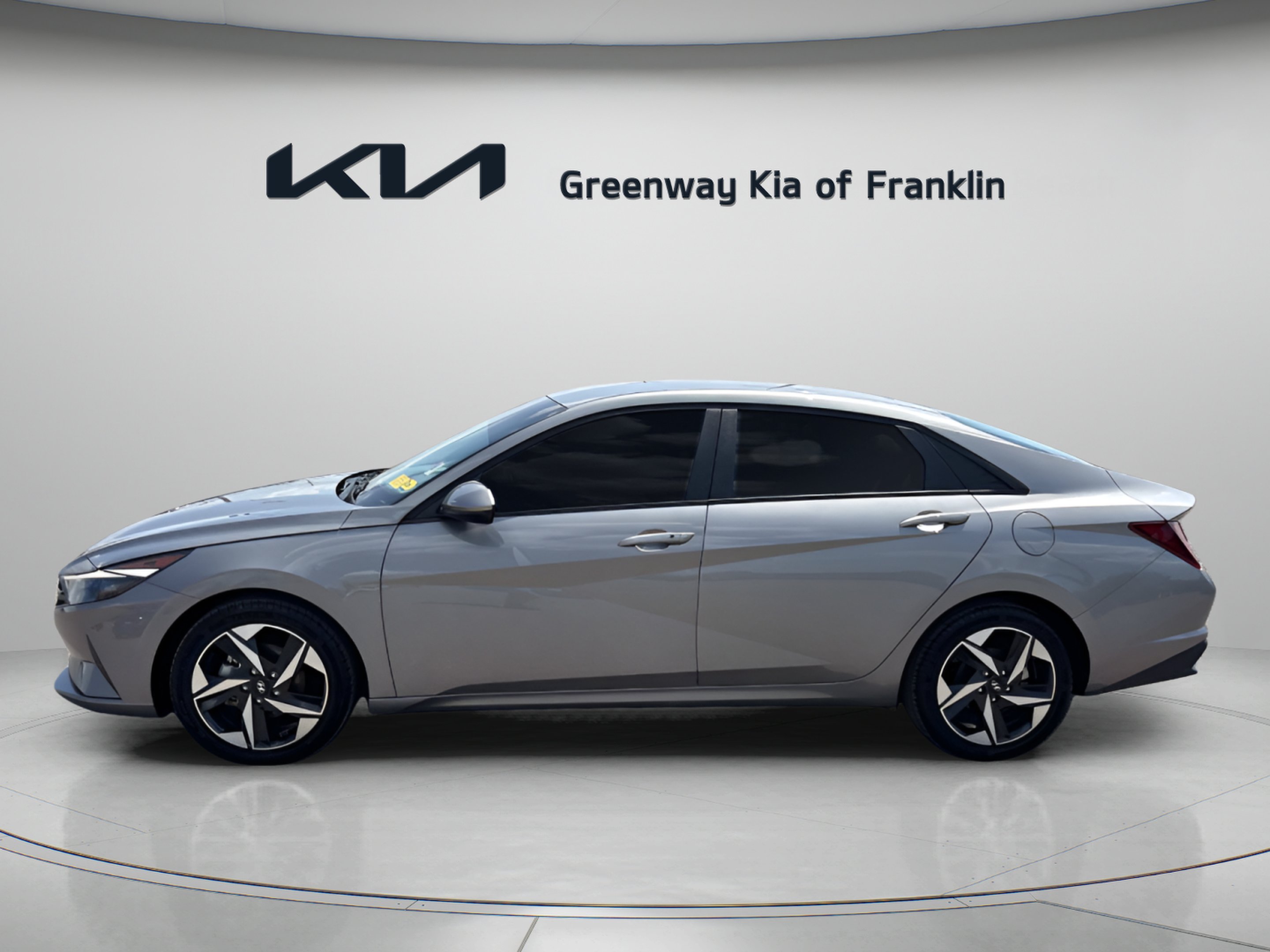 Used 2023 Fluid Metal Hyundai SEL image 4