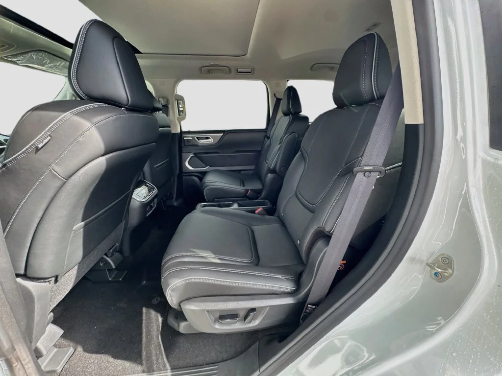 New 2027 RADIANT WHITE INFINITI Luxe 4WD image 26