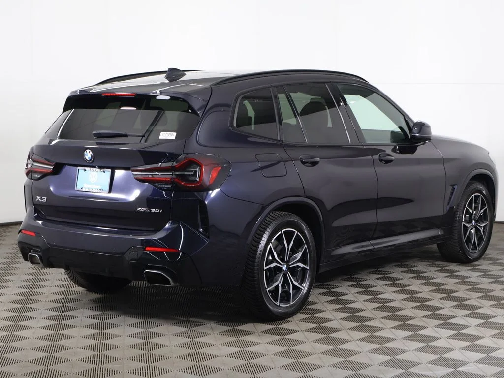 Used 2022 Carbon Black Metallic BMW xDrive30i image 12