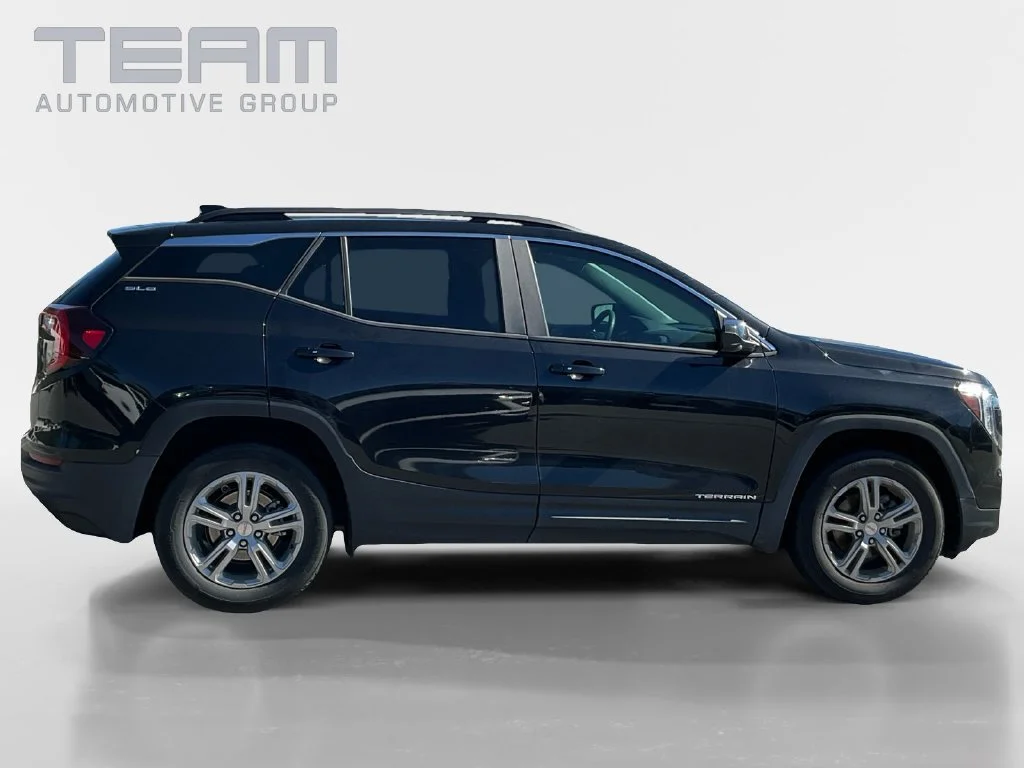 Used 2023 EBONY TWILIGHT METALLIC GMC SLE image 8