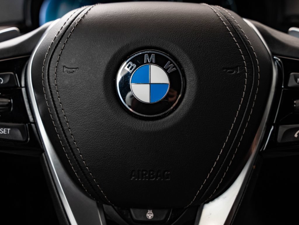 Used 2019 Bluestone Metallic BMW 540i xDrive image 29