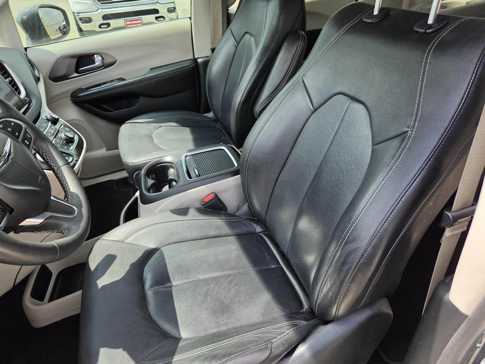 Used 2022 Ceramic Gray Clearcoat Chrysler Touring L image 16