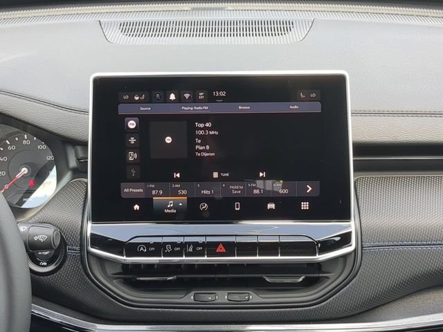 New 2026 Bright White Clearcoat Jeep Latitude image 21