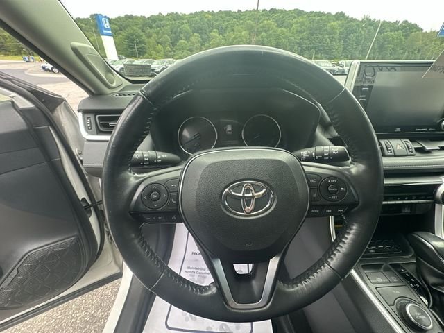 Used 2021 White Toyota XLE Premium image 13