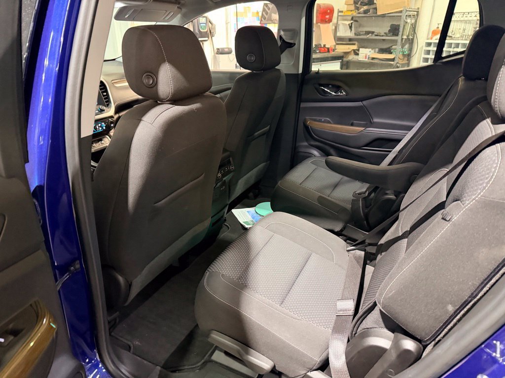 Used 2023 ULTRA BLUE METALLIC GMC SLE image 4