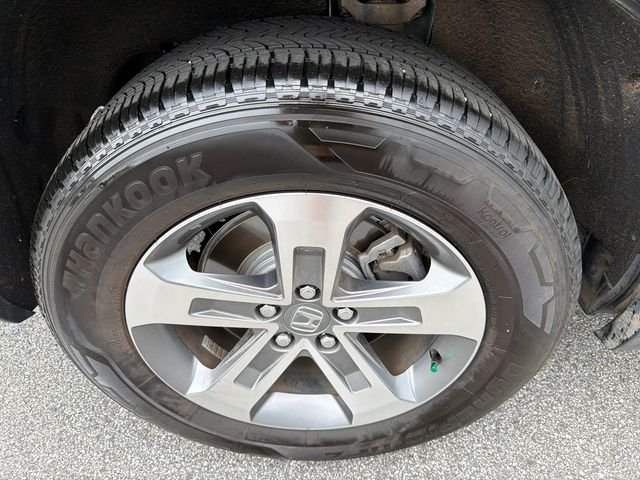 Used 2025 White Honda EX-L image 17