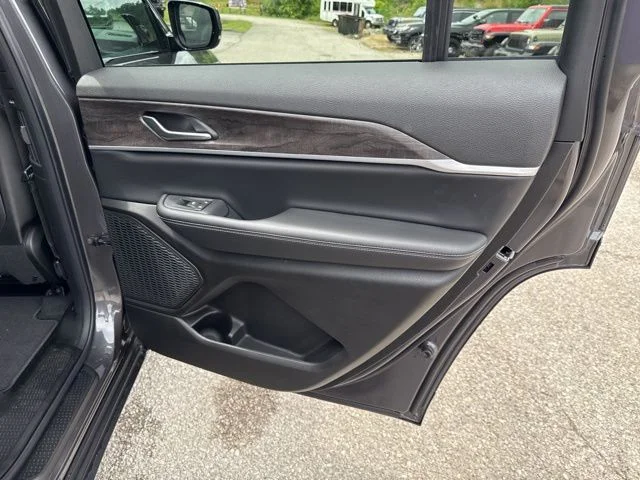 New 2026 Baltic Gray Metallic Clear-Coat Exterior Paint Jeep Altitude image 24