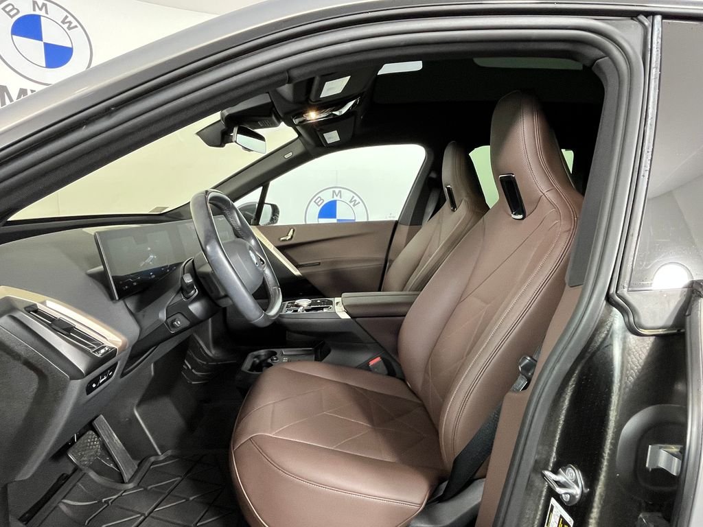 Used 2024 Gray BMW xDrive50 image 20