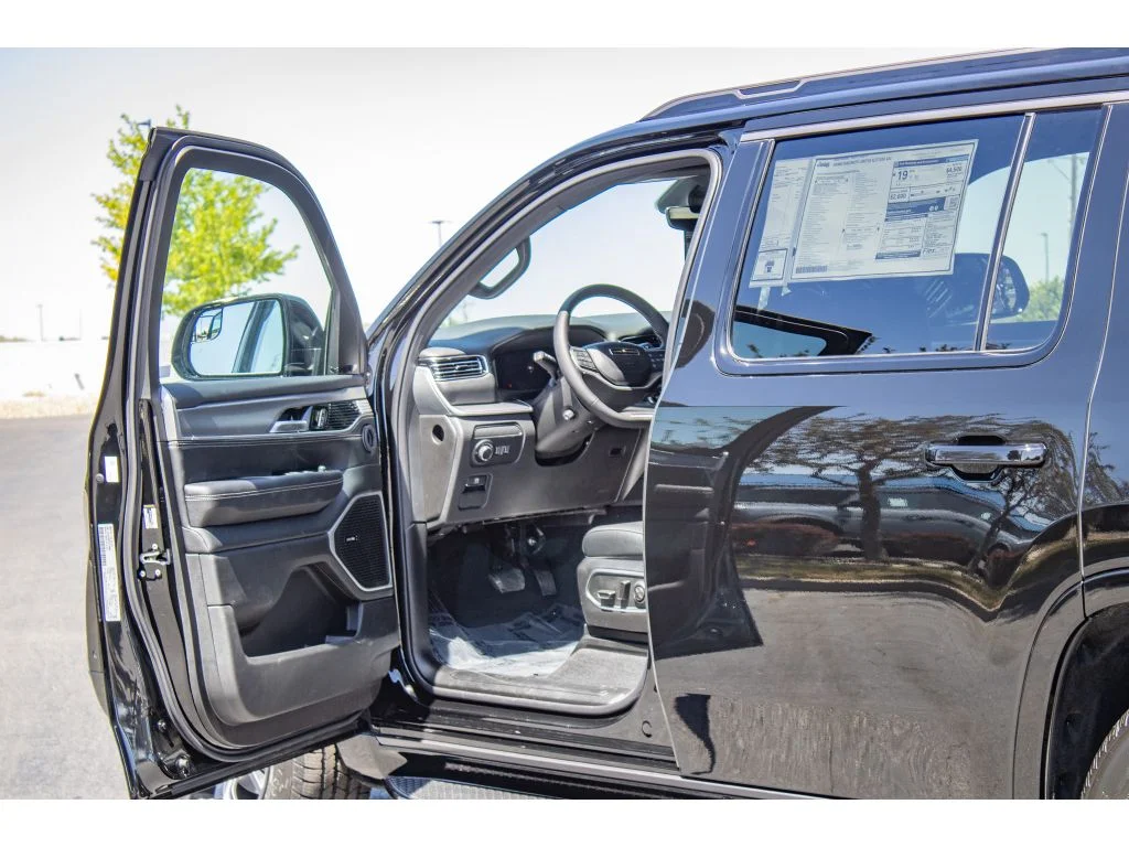 New 2026 HIGH GLOSS BLACK Jeep Limited Altitude image 35