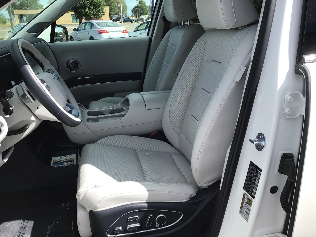 Used 2026 Creamy White Pearl Hyundai Calligraphy image 8