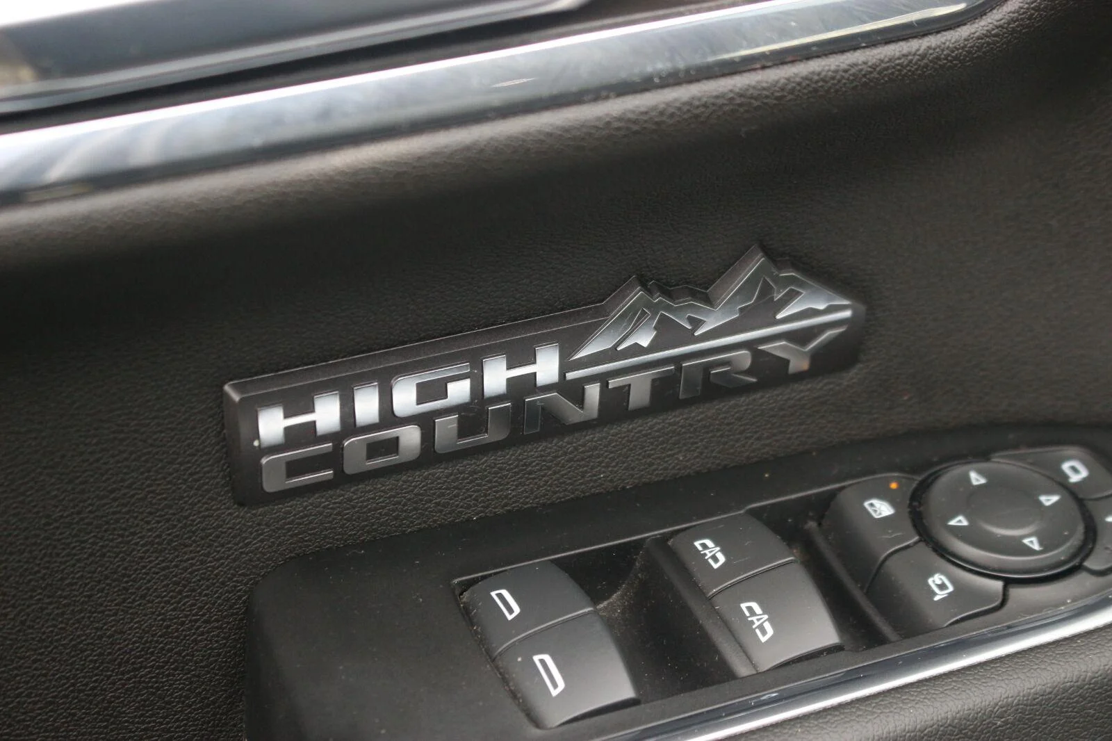 Used 2024 Black Chevrolet High Country image 16