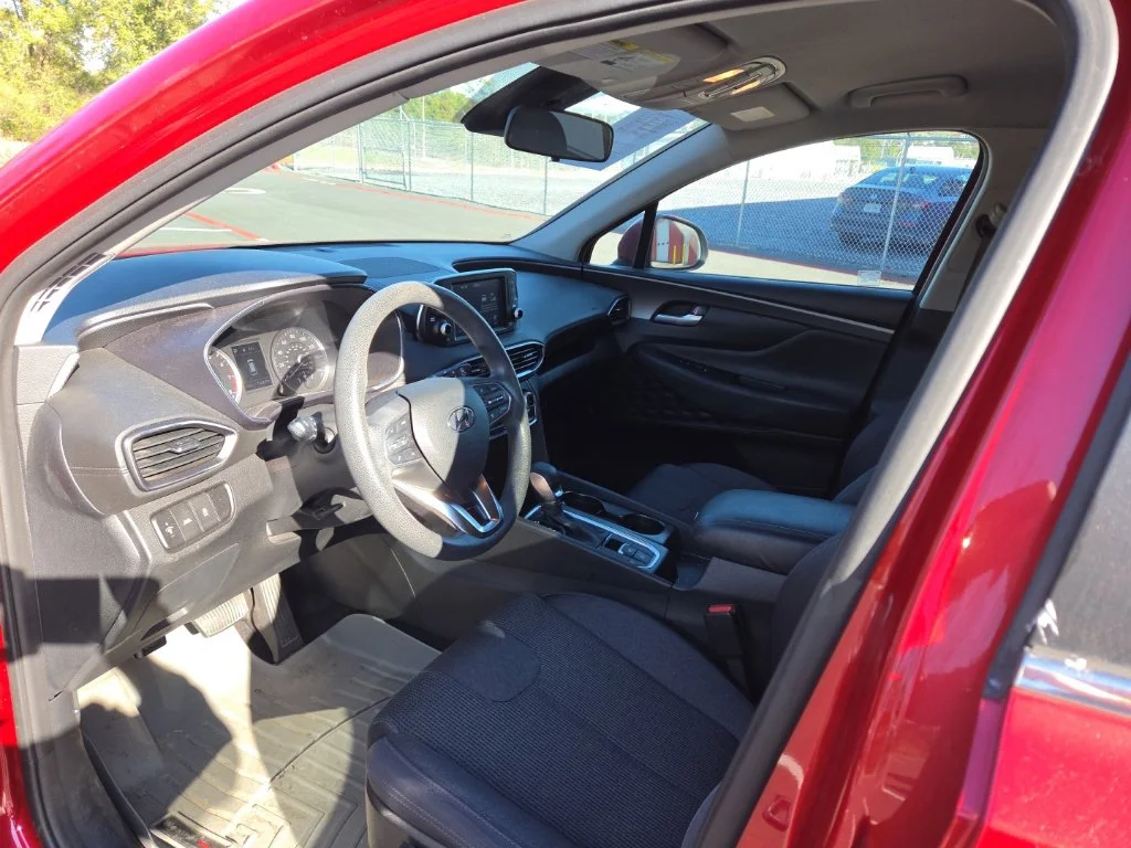 Used 2020 Red Hyundai SE image 19
