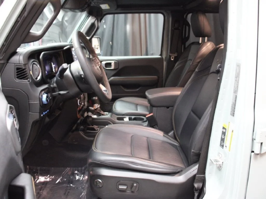 Used 2024 Earl Clearcoat Jeep Sahara 4xe image 13