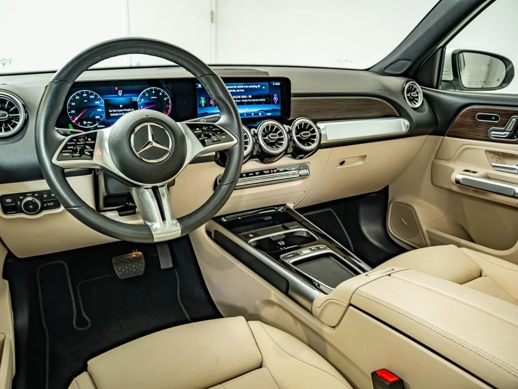 Used 2026 Polar White Mercedes-Benz GLB 250 image 32