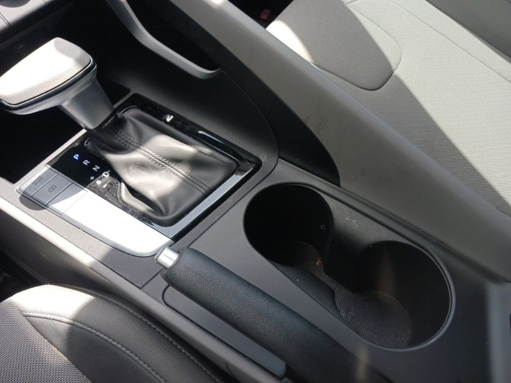 2025 Hyundai Elantra SE - Photo 25