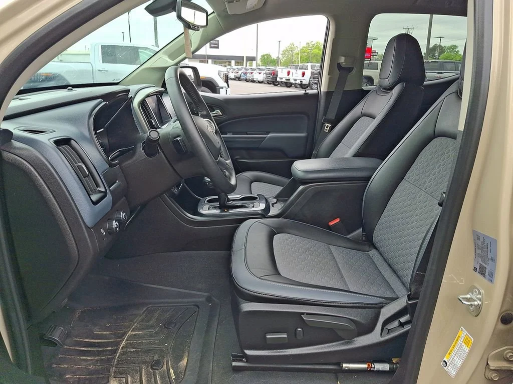 Used 2021 Sand Dune Metallic Chevrolet Z71 image 14