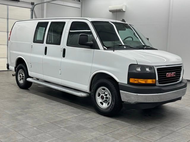 2022 GMC Savana 2500's photo