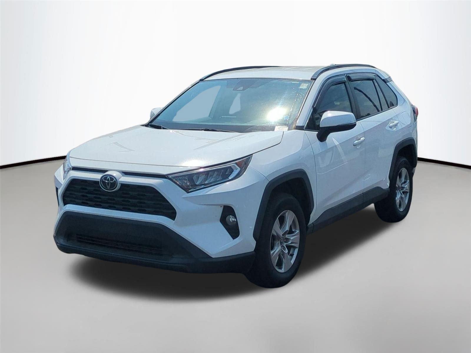 Used 2020 Super White Toyota XLE image 2