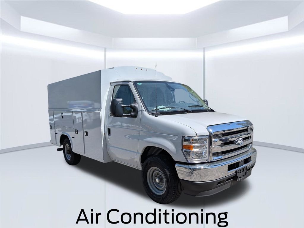 New 2026 Oxford White Ford E-350 SRW image 3