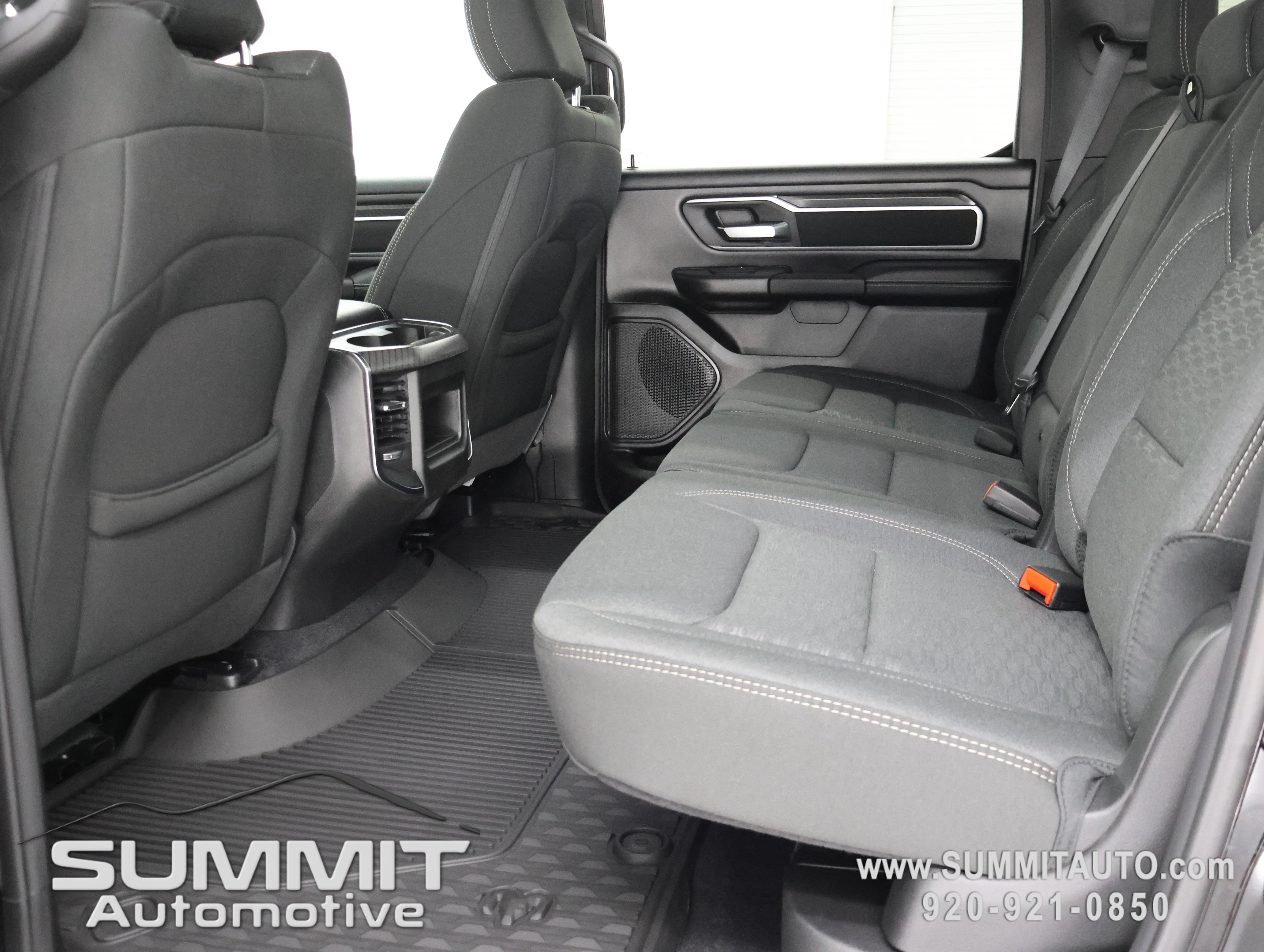 New 2026 Diamond Black Crystal Pearl-Coat Exterior Paint RAM Big Horn/Lone Star image 9