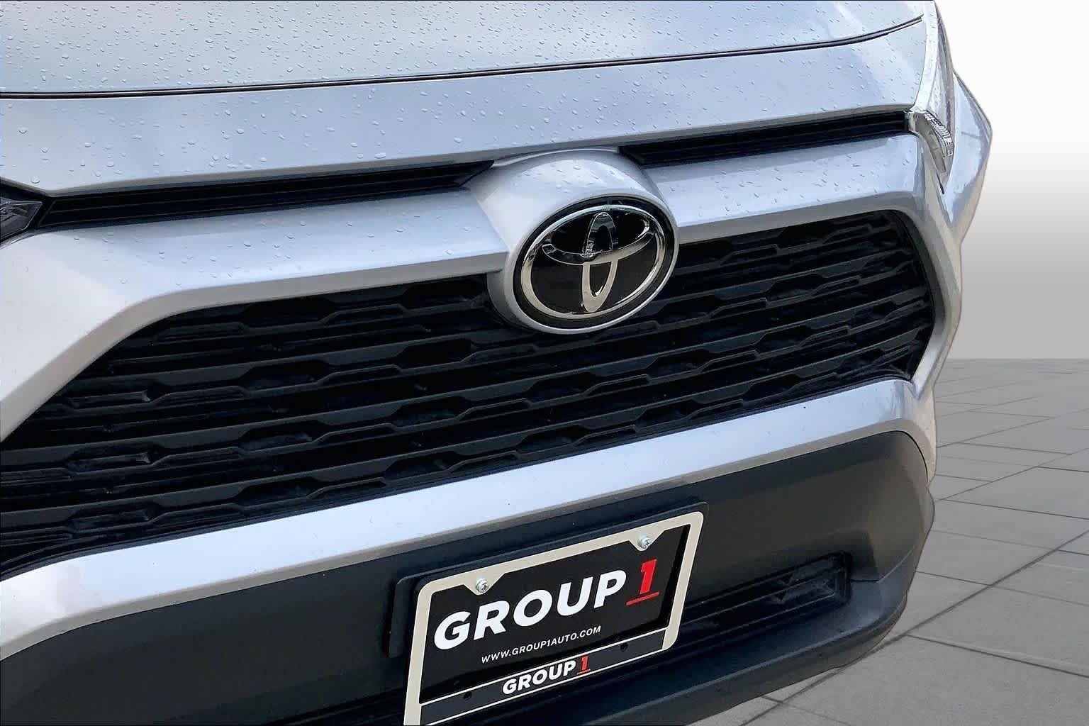 Used 2025 Silver Sky Metallic Toyota LE image 29