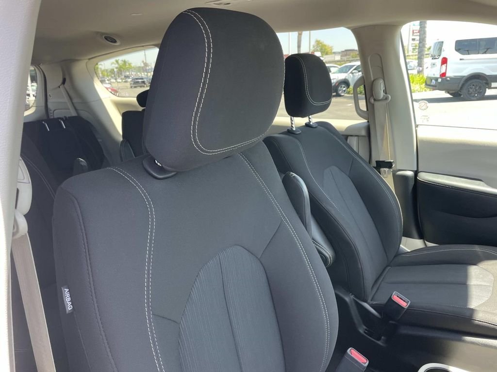 Used 2023 White Chrysler LX image 28