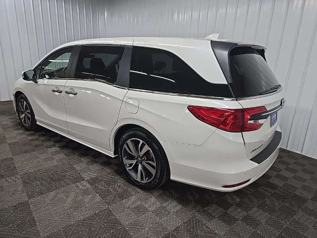 Used 2022 Platinum White Pearl Honda Touring image 9