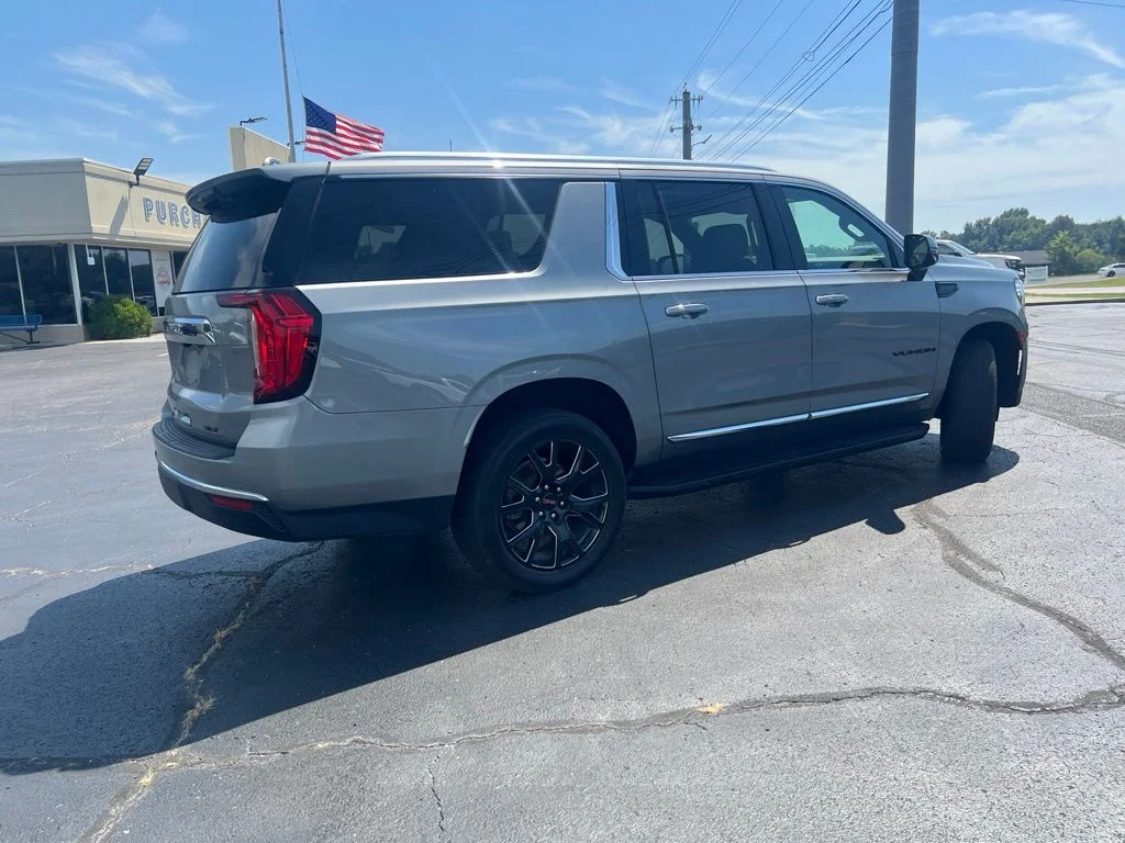 Used 2023 Silver GMC SLT image 3
