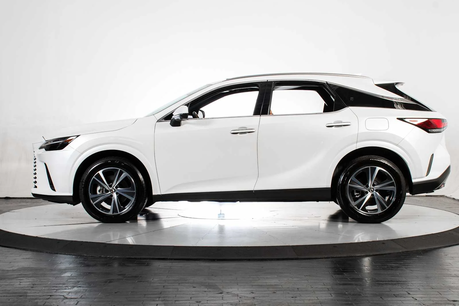Used 2025 Eminent White Pearl Lexus Premium image 2
