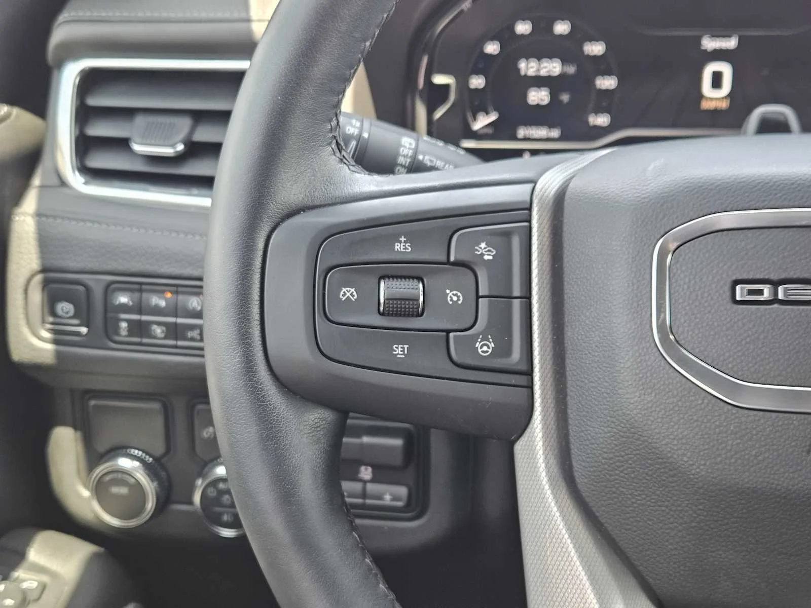 Used 2023 White Frost Tricoat GMC Denali image 27