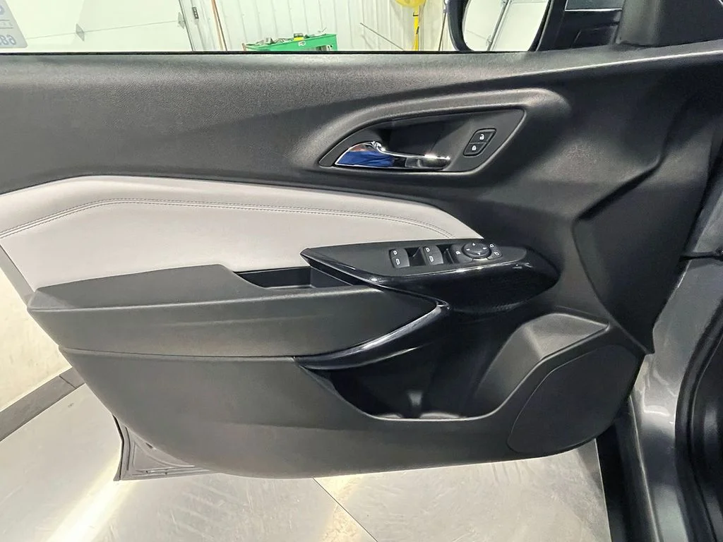 Used 2025 Gray Chevrolet LT image 18