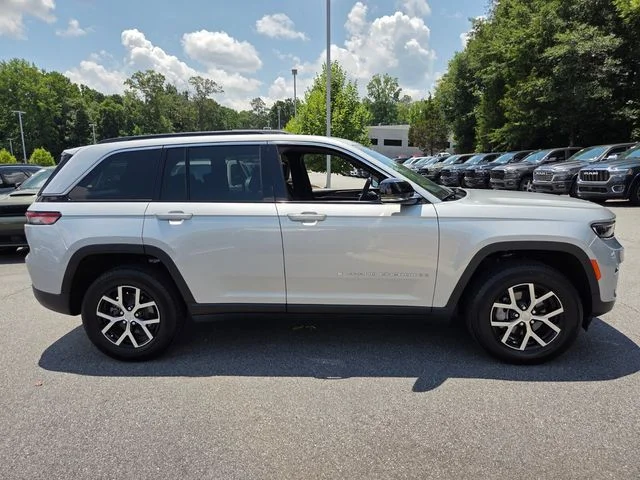 Used 2025 Silver Jeep Limited image 10