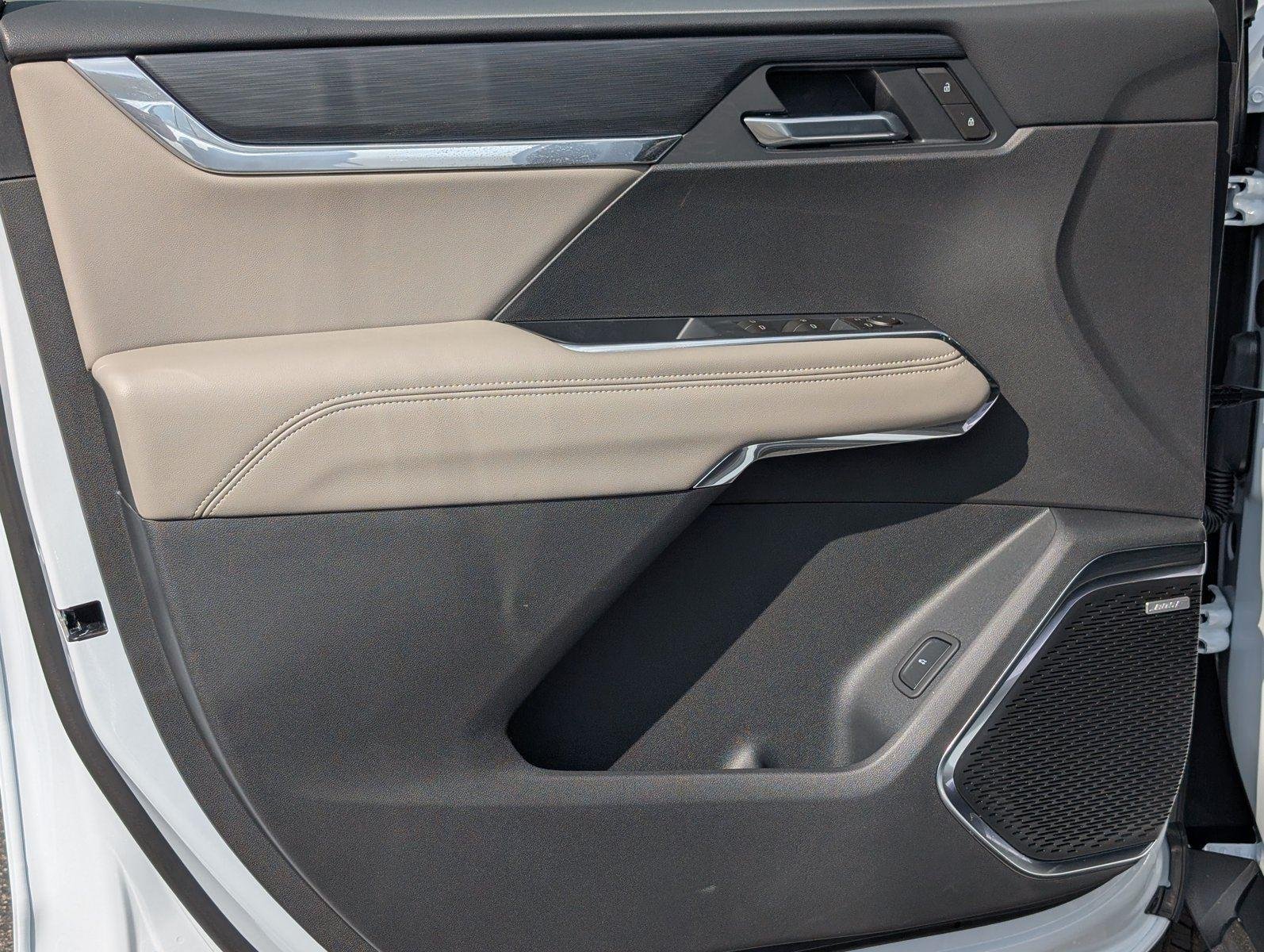 New 2026 Glacier White Tricoat GMC Elevation image 10