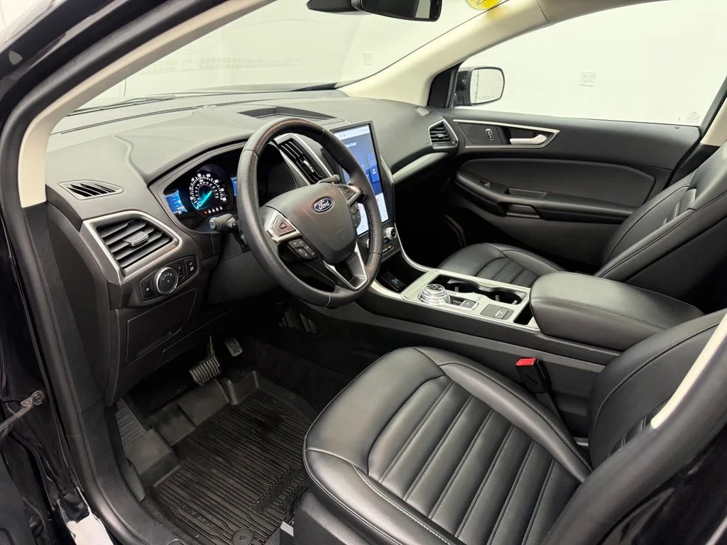 Used 2024 Black Ford SEL image 19