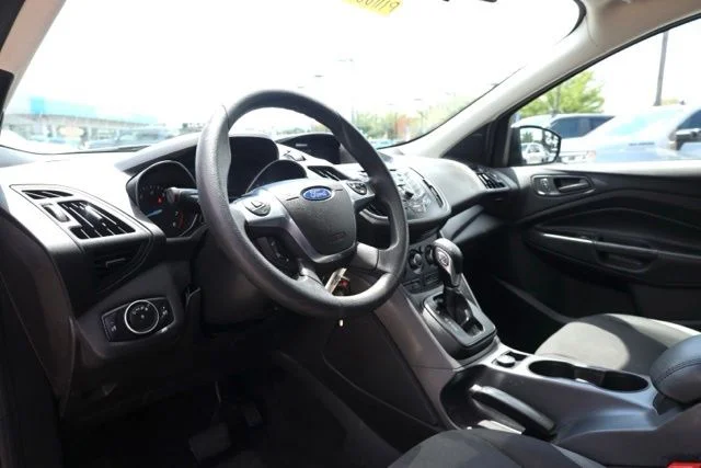 Used 2015  Ford S image 19