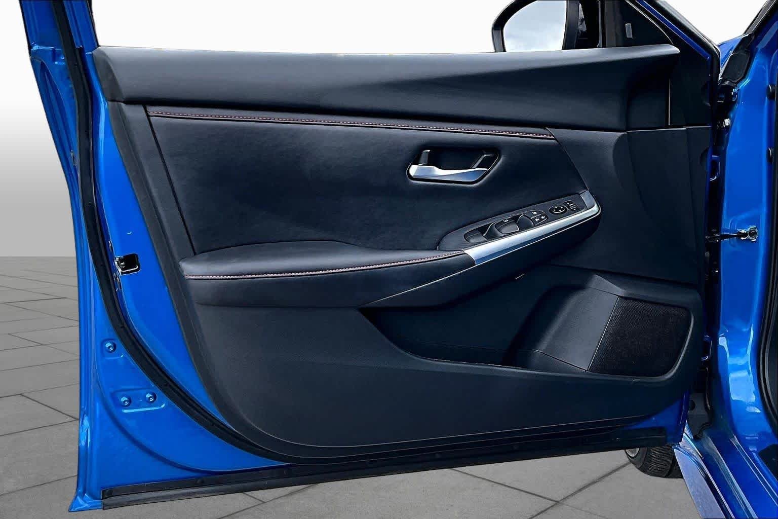 Used 2025 Electric Blue Metallic/Super Black Nissan SR image 21