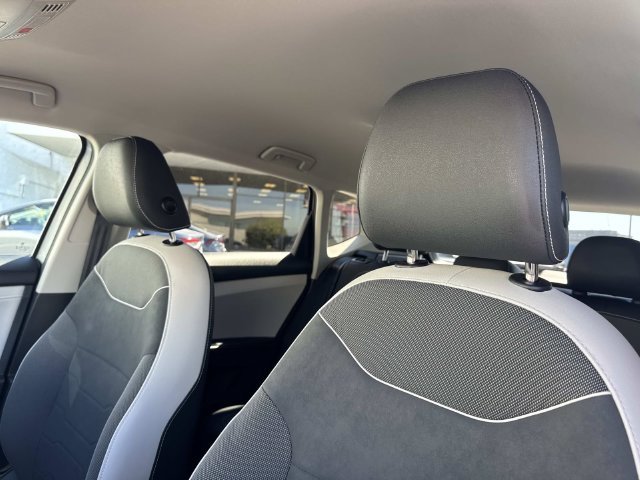 Certified Used 2025 Silver Volkswagen 1.5T SE image 25