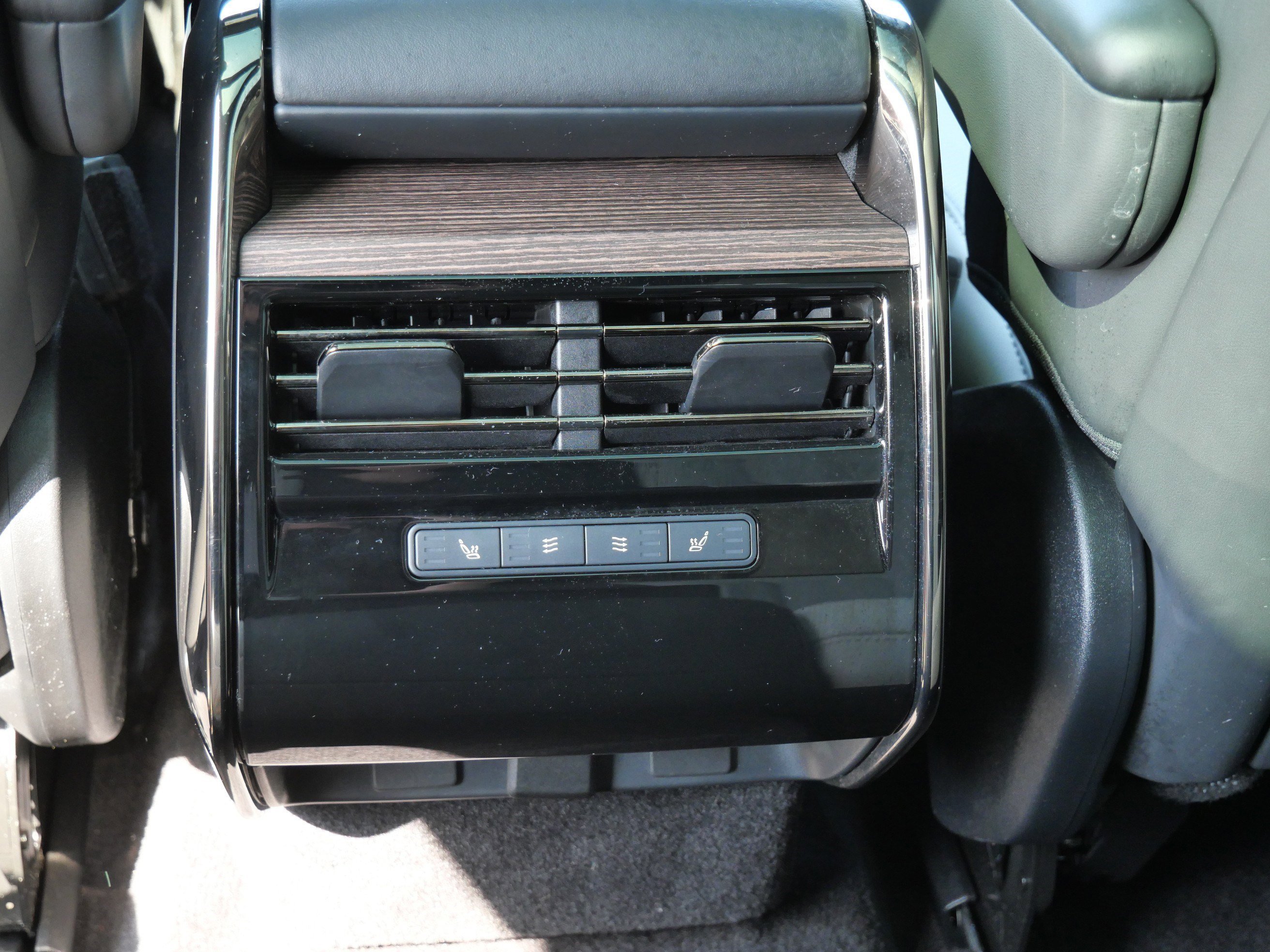 Used 2024 VARESINE BLUE Land Rover Dynamic SE image 17