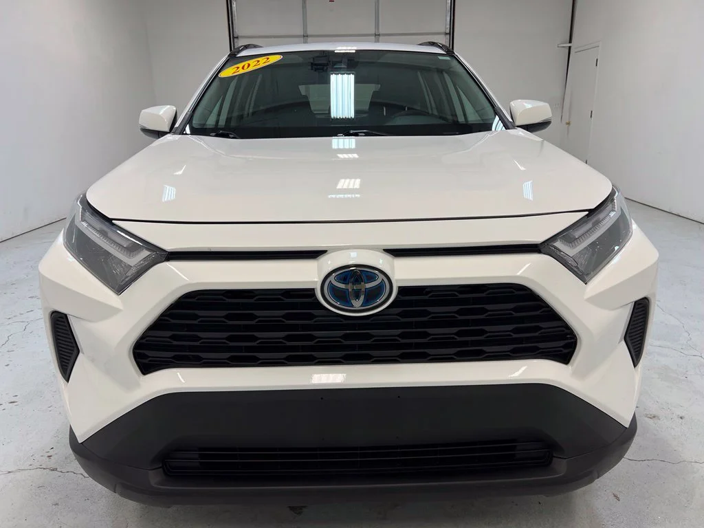 Certified Used 2022 White Toyota XLE image 13