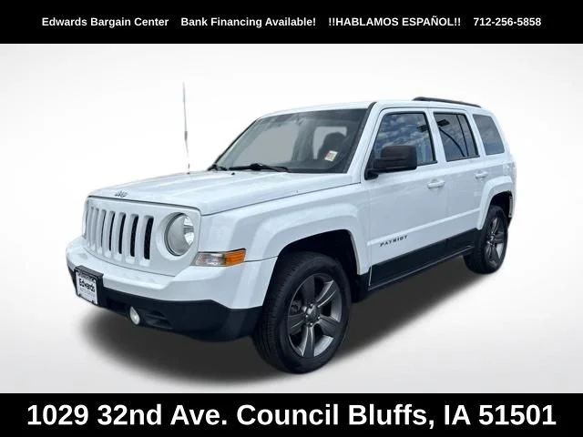 Used 2015 White Jeep Latitude image 3