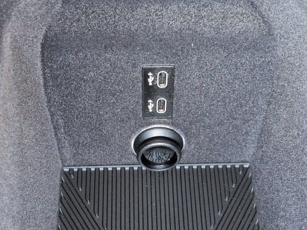 New 2026 Oxide Grey Metallic BMW 760i xDrive image 23