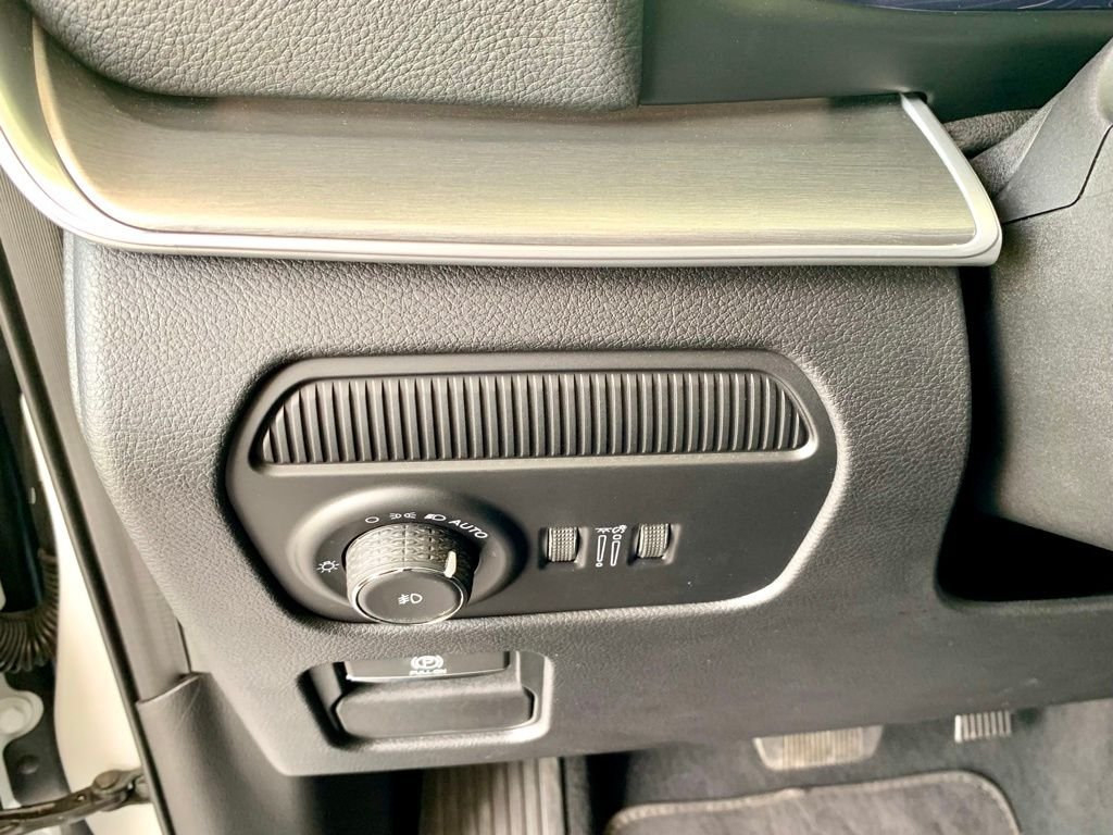 Used 2025 White Jeep Series II image 34