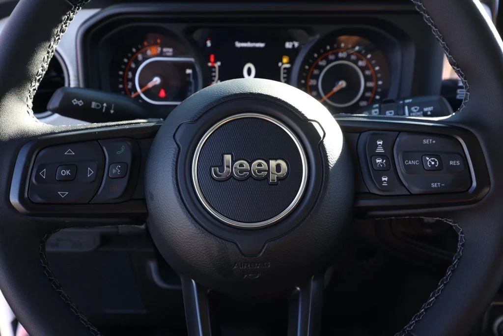 New 2026 Bright White Clear-Coat Exterior Paint Jeep Sport S image 21