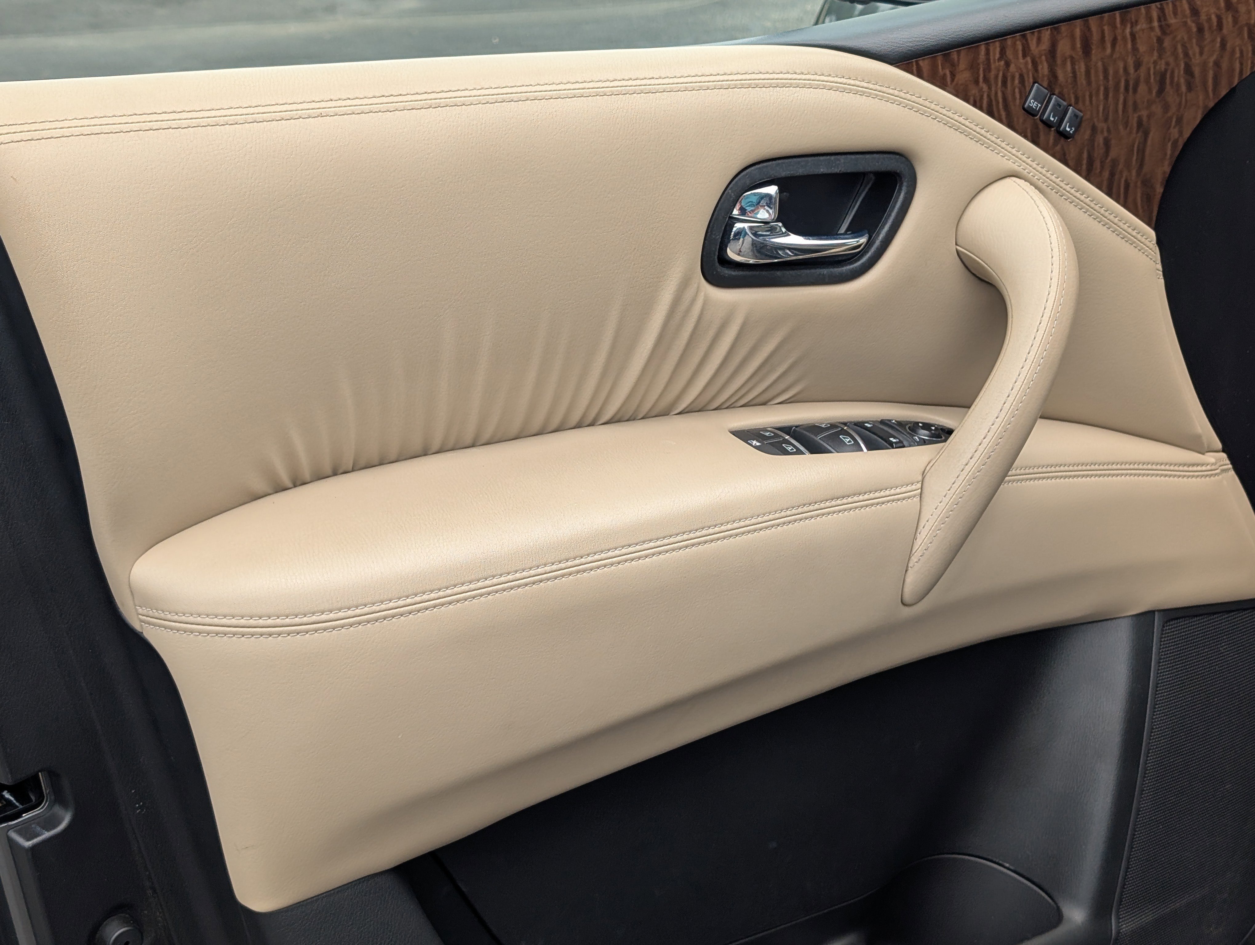 Used 2018 Gun Metallic Nissan Platinum image 17