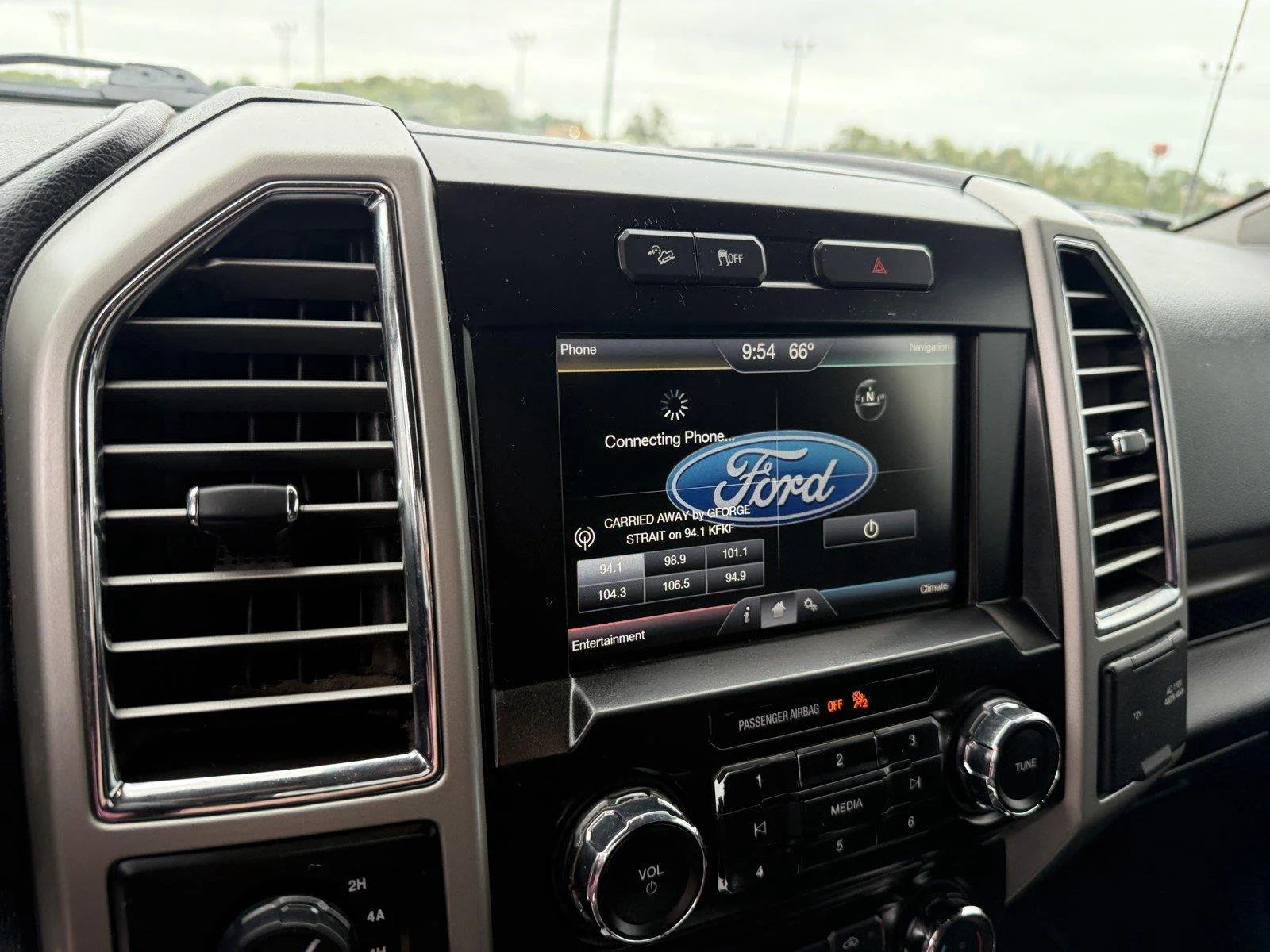 Used 2015 Magnetic Metallic Ford Lariat image 18