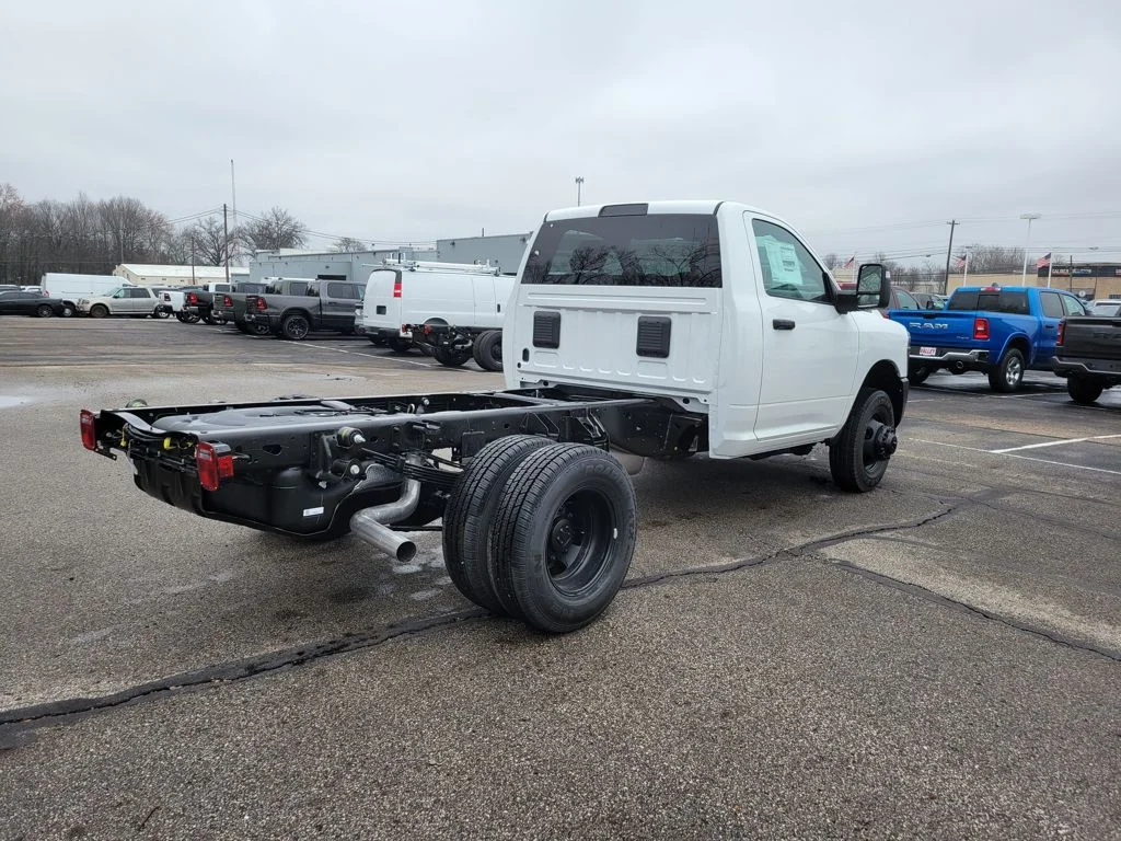 2026 RAM 3500 Chassis Tradesman - Photo 6